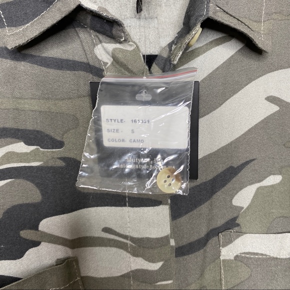 Style Envy Camo Quarter Sleeve Button Up Blouse - Picture 8 of 8